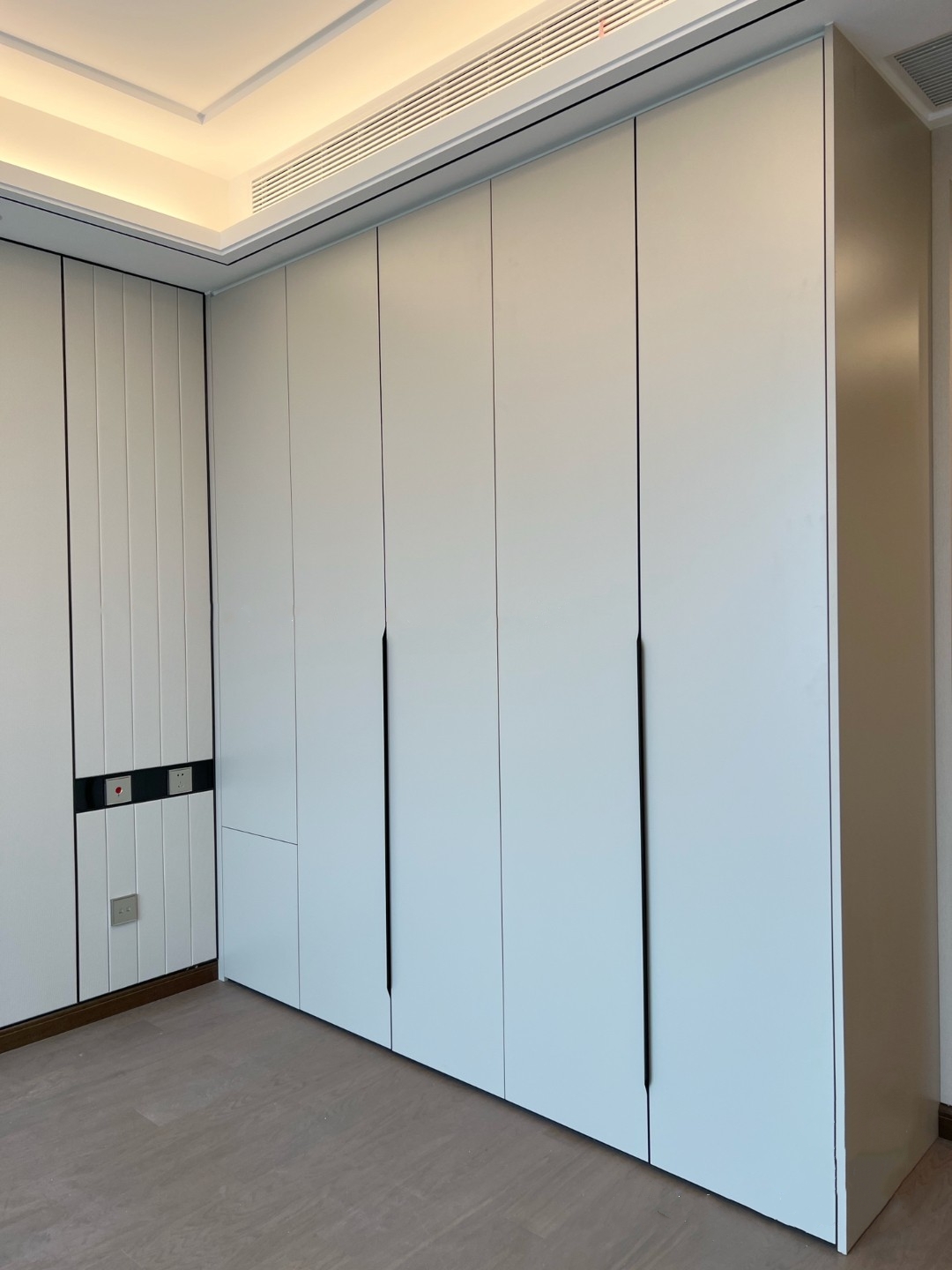 国内爱格板衣柜多少钱一张,进口爱格板大衣柜