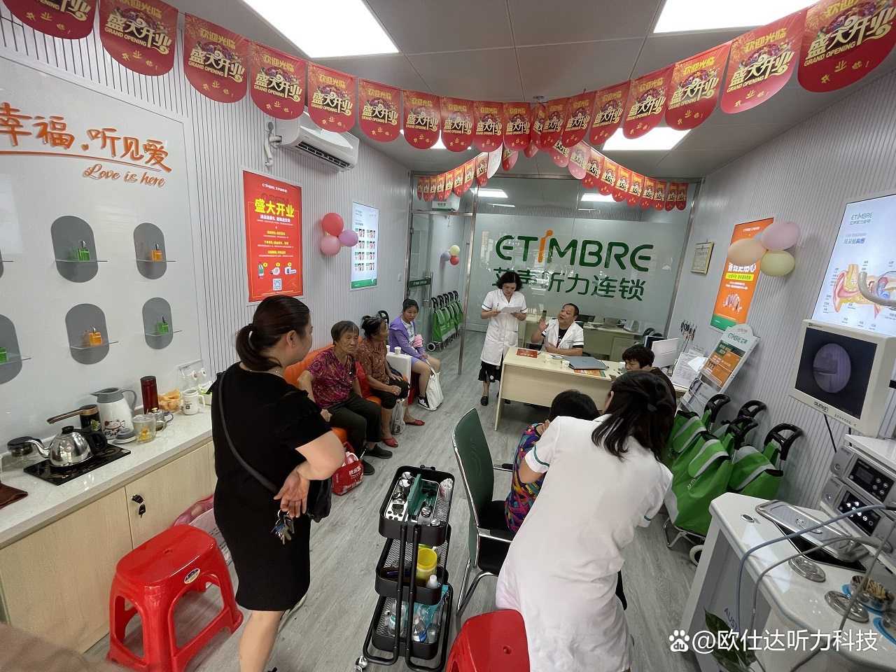 老人家耳背是什么问题引起的,老人听电话听不清怎么办