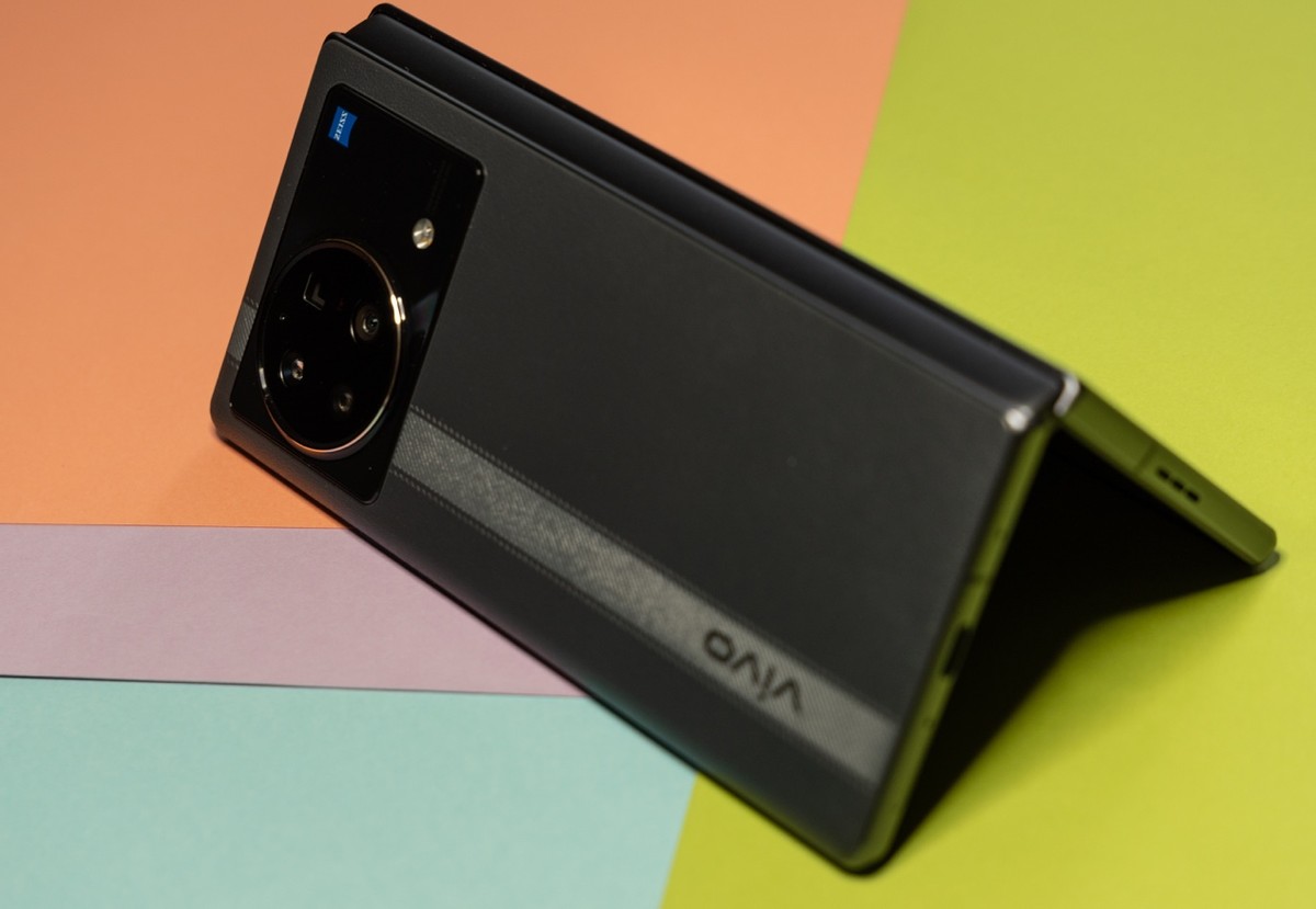 vivoXFold深度评测：8999元航天级铰链，趋于完美的折叠屏手机