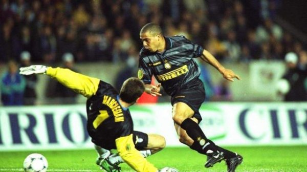 世界杯大罗钟摆过人,世界杯小罗经典时刻