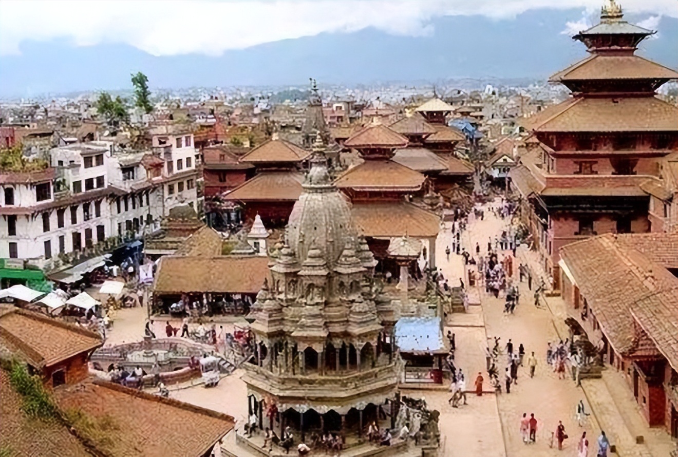 尼泊尔为啥没被印度征服,被印度三面包围的尼泊尔视频