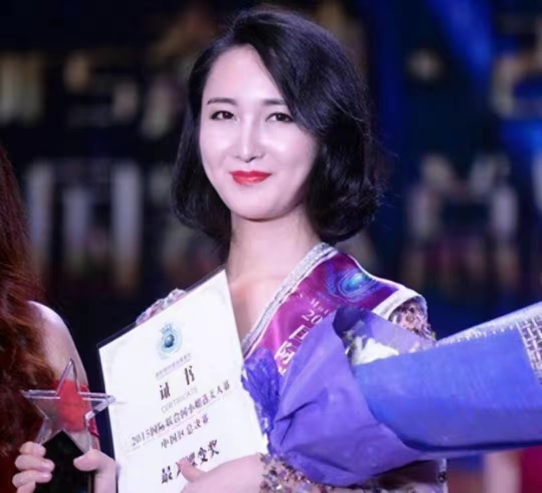 变性人刘婷纹眉毛,变性人刘婷隆胸手术