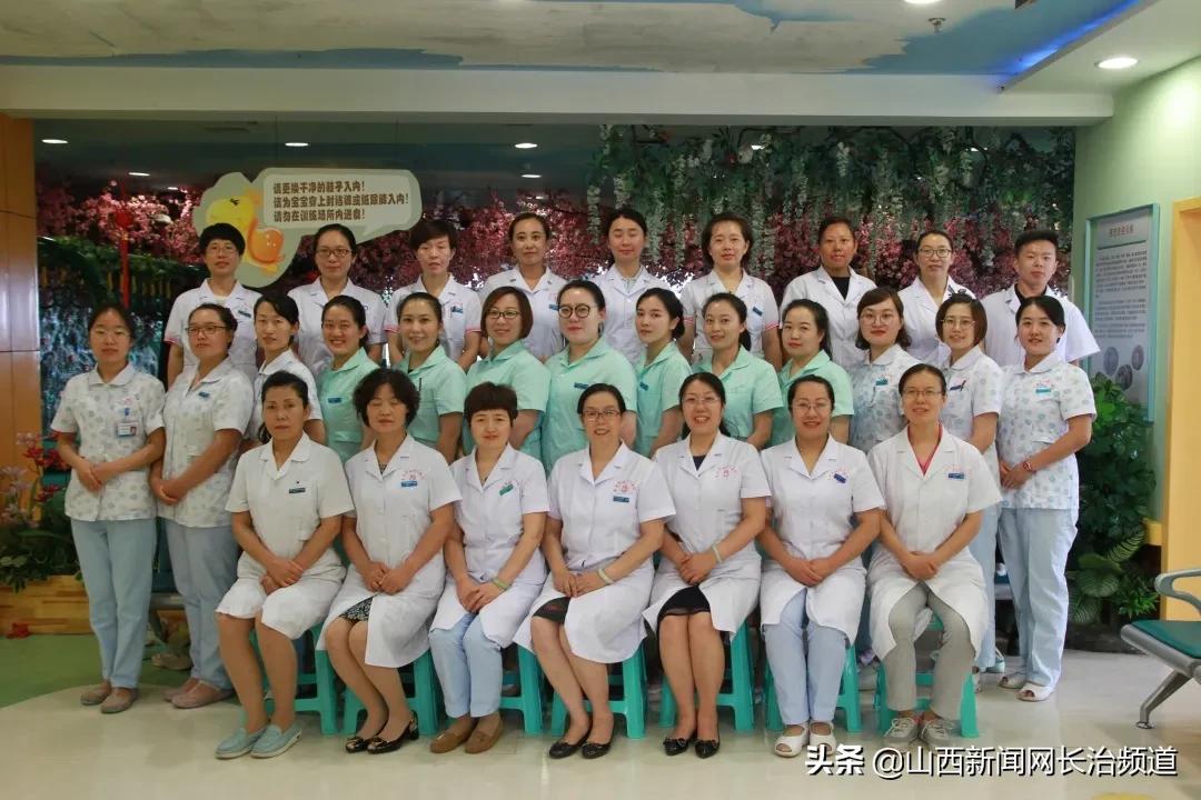 新生儿眼睑有黑灰色斑块,新生儿眼角有青色鼓包是囊肿吗