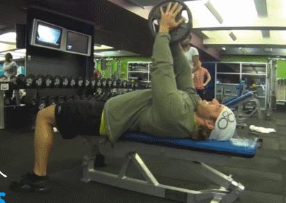 胸肌中缝多久能练出,如何练好胸肌外沿和下沿