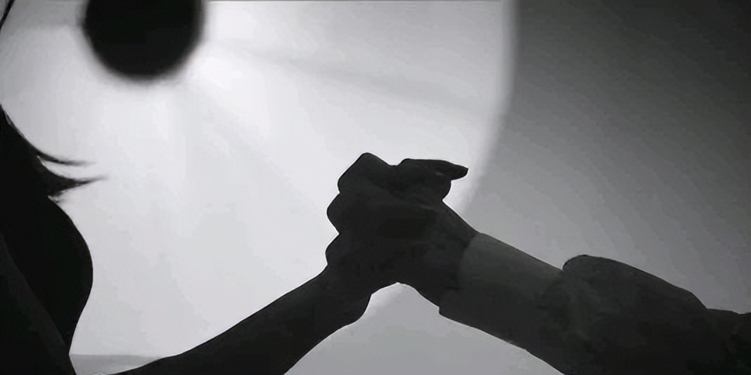 男子为骗保陷害妻子入狱,男子承诺保治不育