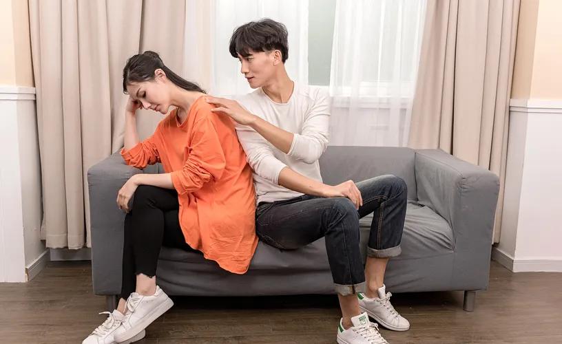 情侣之间冷战不说话怎么解决,情侣之间冷战有隔阂了怎么办