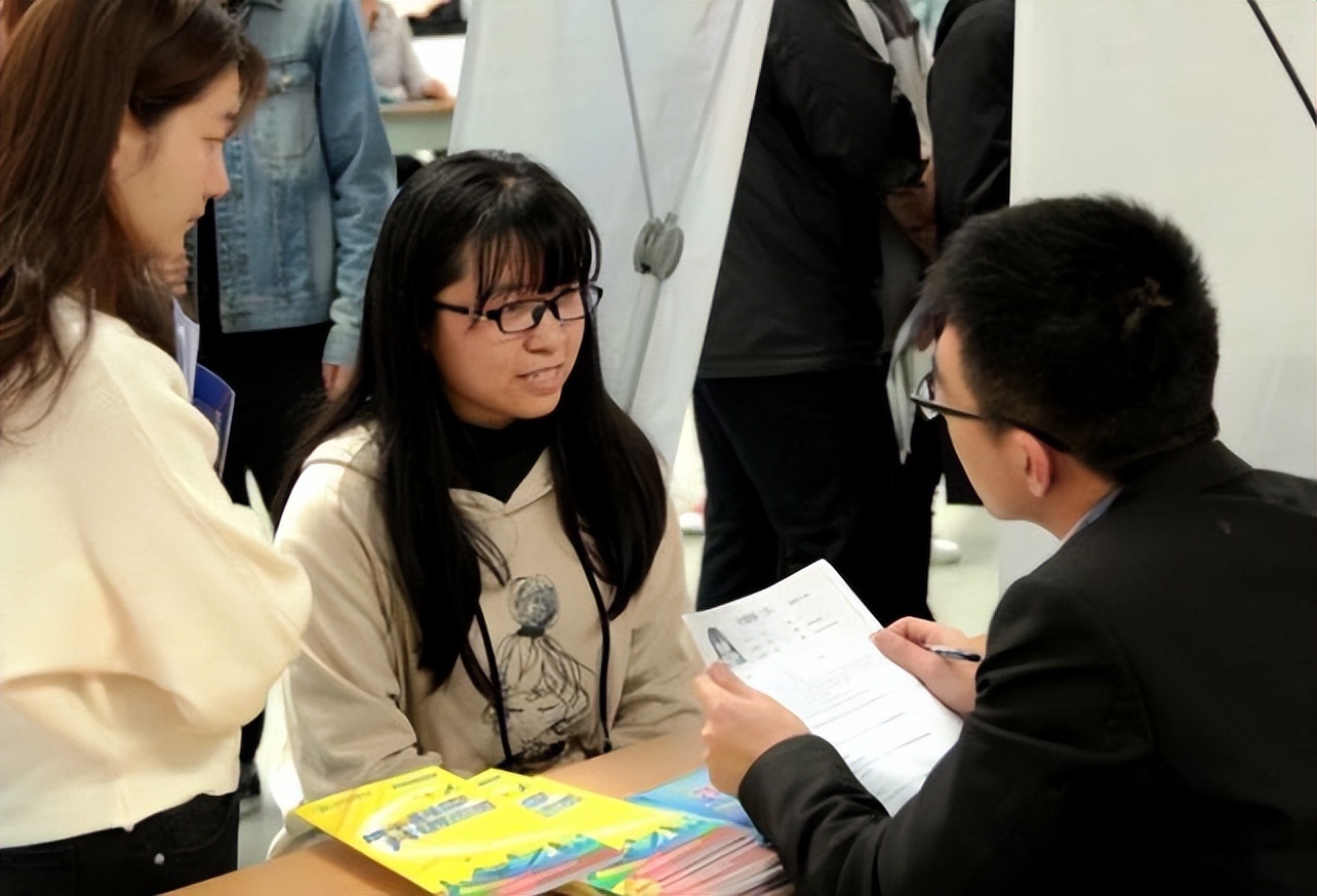 应届大学生就业别错过校招和社招,踩坑后才明白校招社招