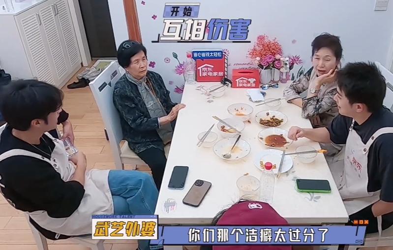 33岁过气顶流“蠢”上热搜，网友却笑疯了：他不火天理难容！