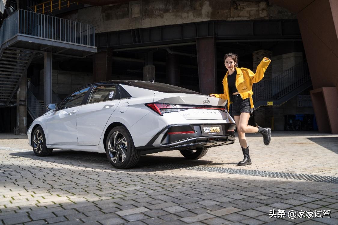 北京现代伊兰特1.5l精英版内饰,新伊兰特内饰改装