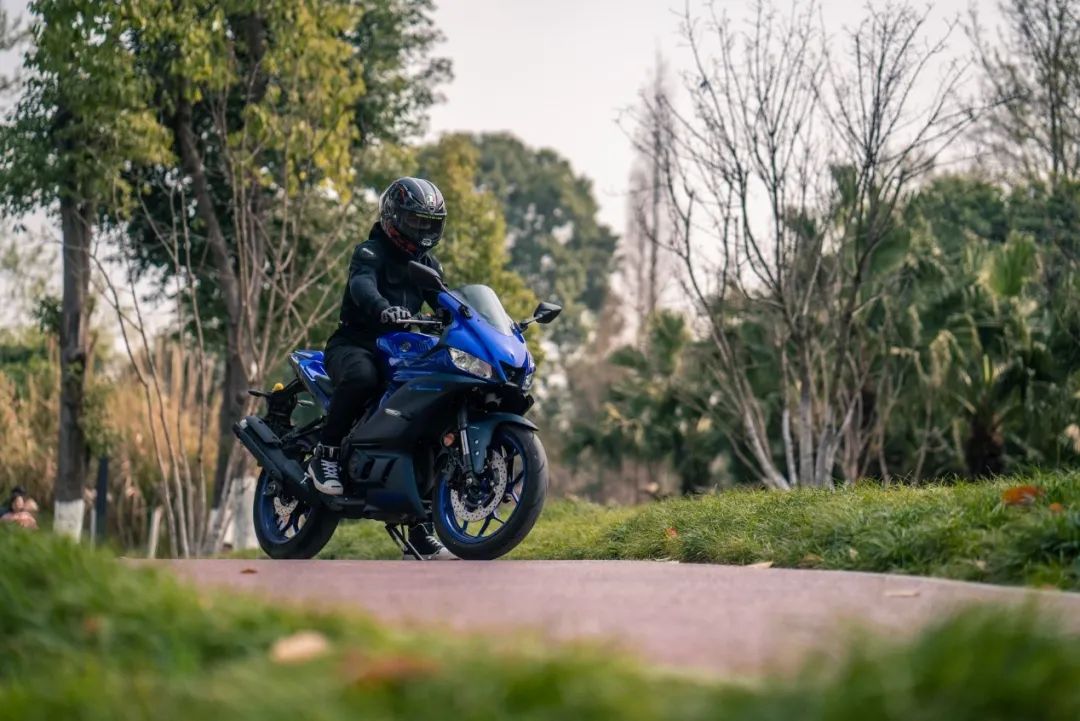 新款雅马哈yzfr3怎么样,雅马哈YZF-R25测评