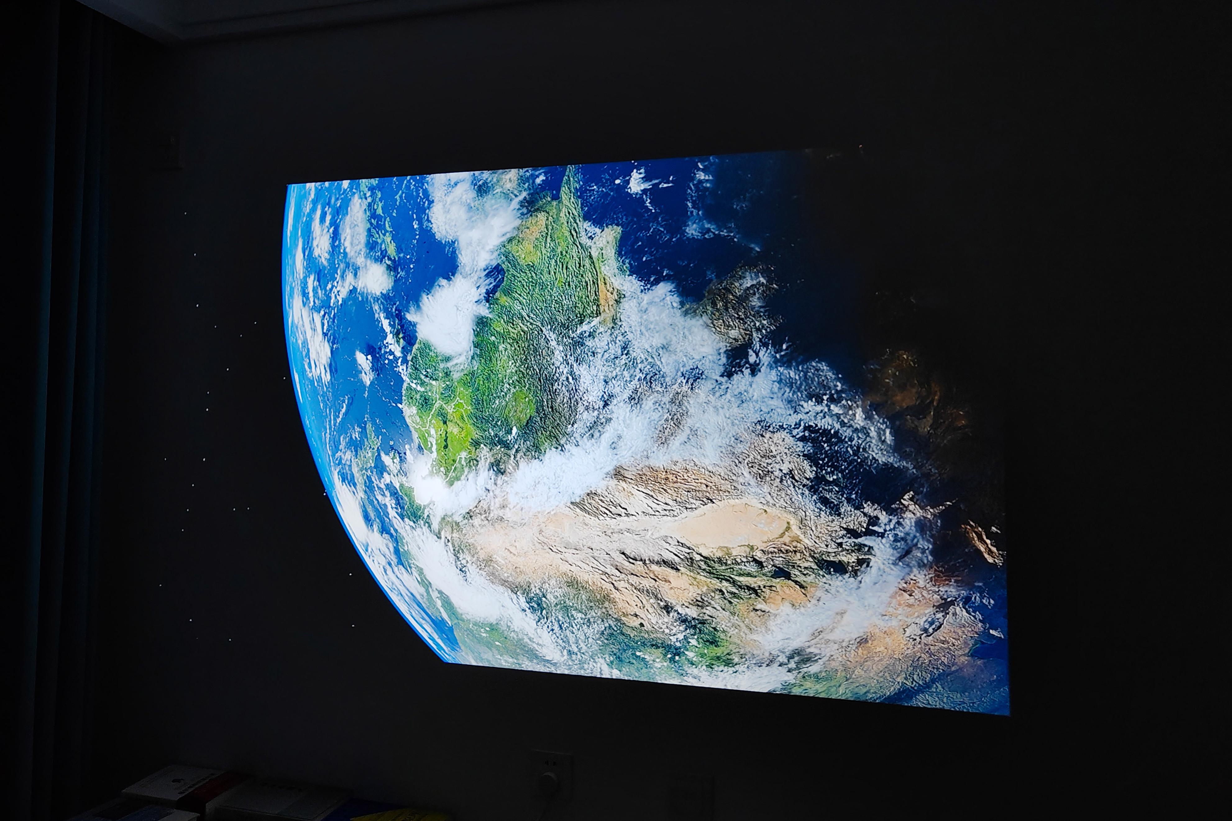 双倍亮度+JBL原装音响，表现到底如何？快乐星球O3投影深度评测