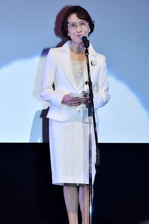 栗原小卷中野良子刘晓庆画报,栗原小卷送刘晓庆礼物