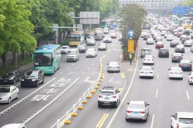 这个标志不认识，借两本驾照也不够扣分的，新手司机不用看
