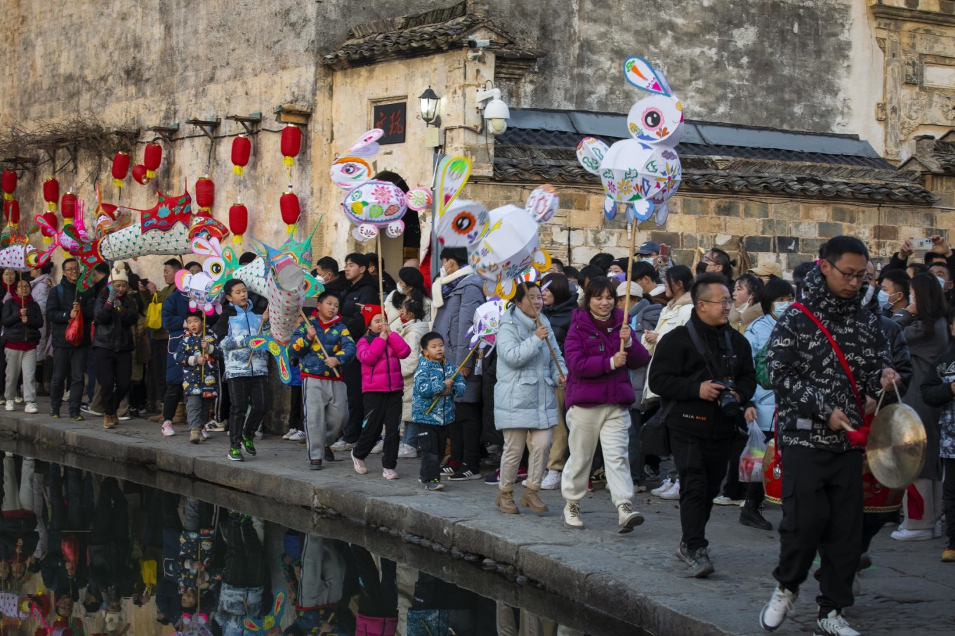 在宏村绘制花灯,安徽宏村夜晚花灯