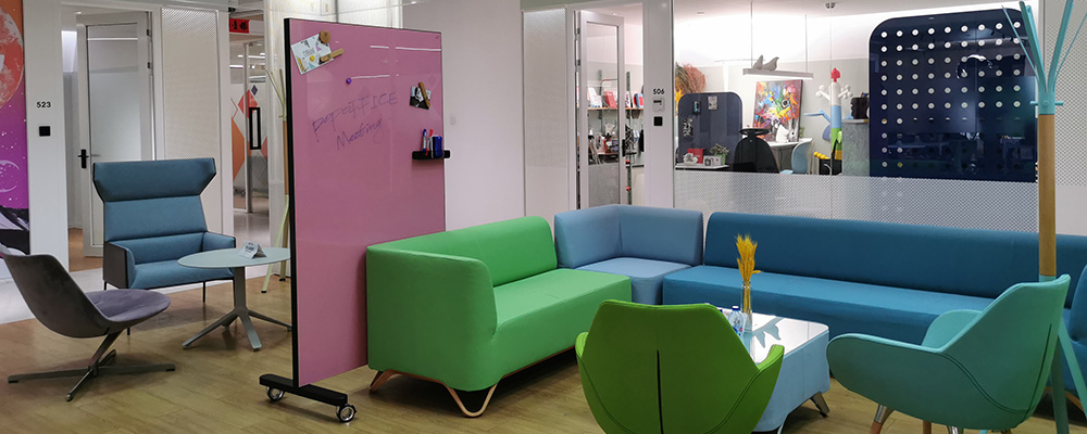 深邃蓝调英国地产咨询公司FisherGerman班伯里办公场所设计