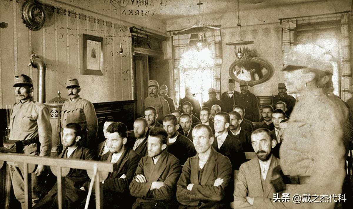 日军兽行：当着男人的面玷污了女儿，临走还残忍割下妻子乳房