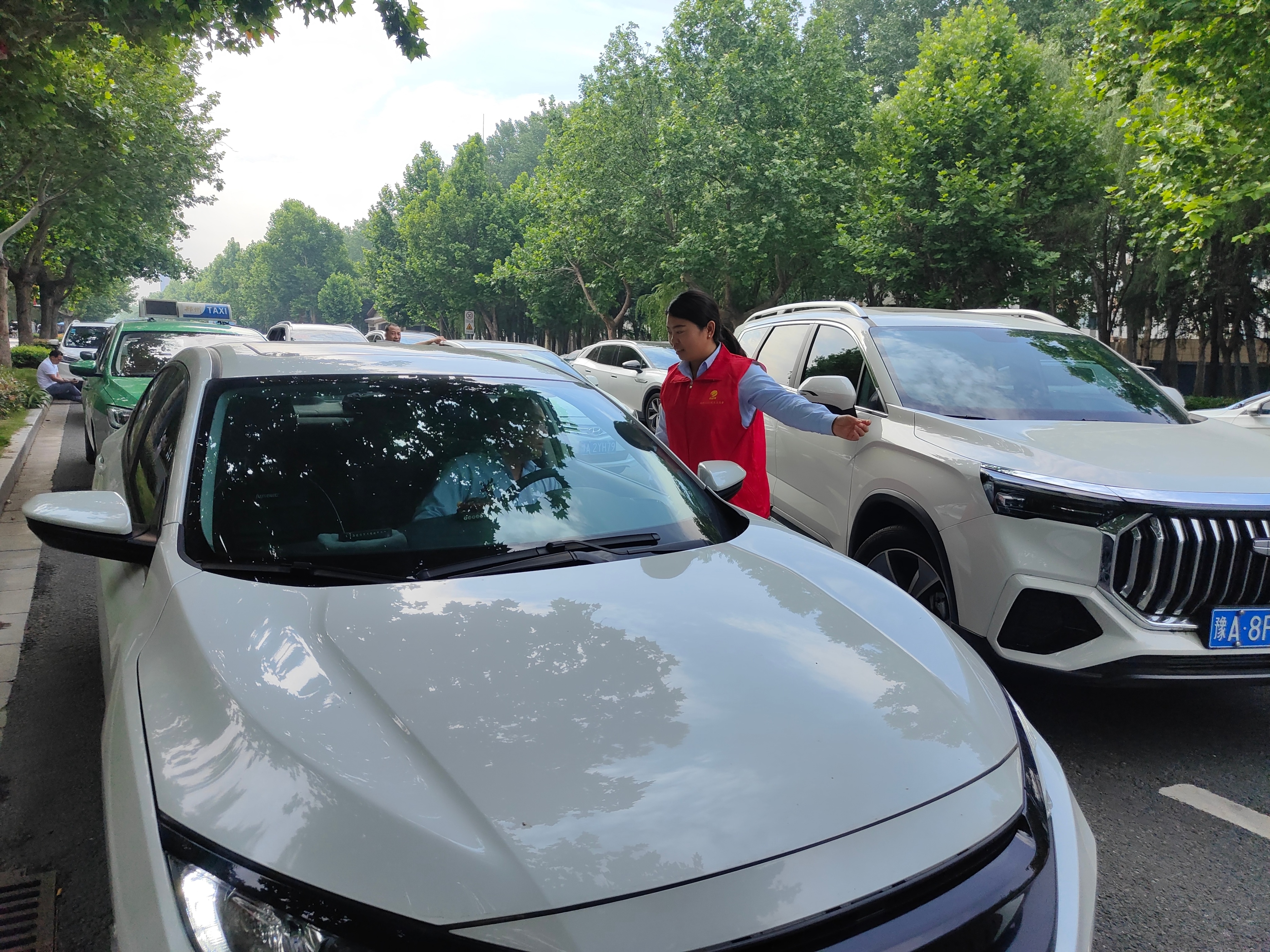 公交爱心助考视频,爱心助考志愿者在行动视频