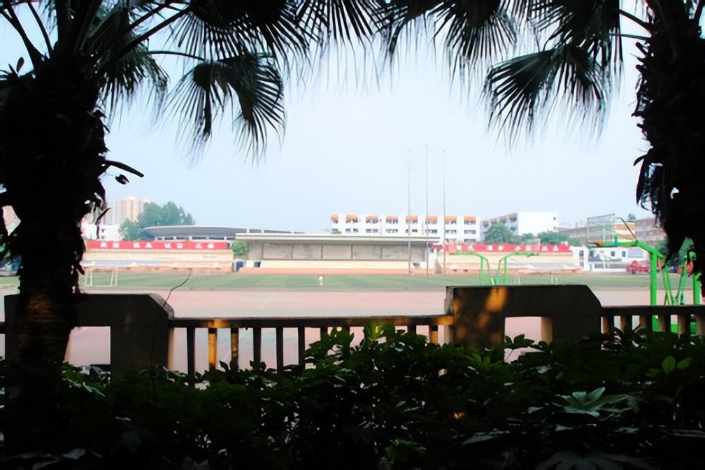 重德博学尚美笃行,重德博学勤勉尚美