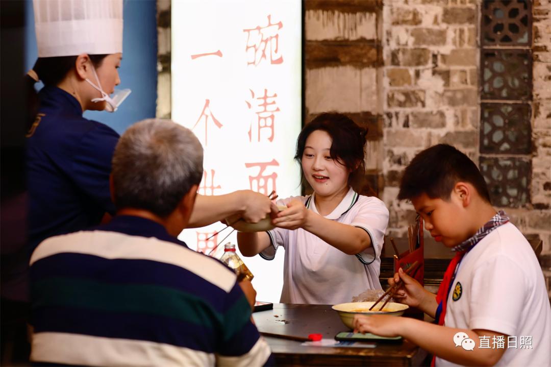 无声面馆清汤面,日照温情面馆