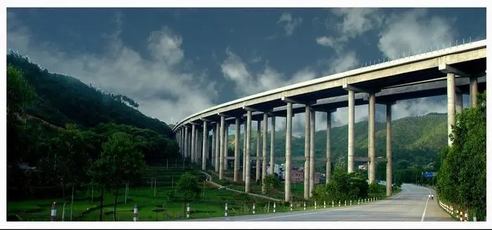 高铁建高架桥的三个原因,为什么高铁非要建造高架桥呢