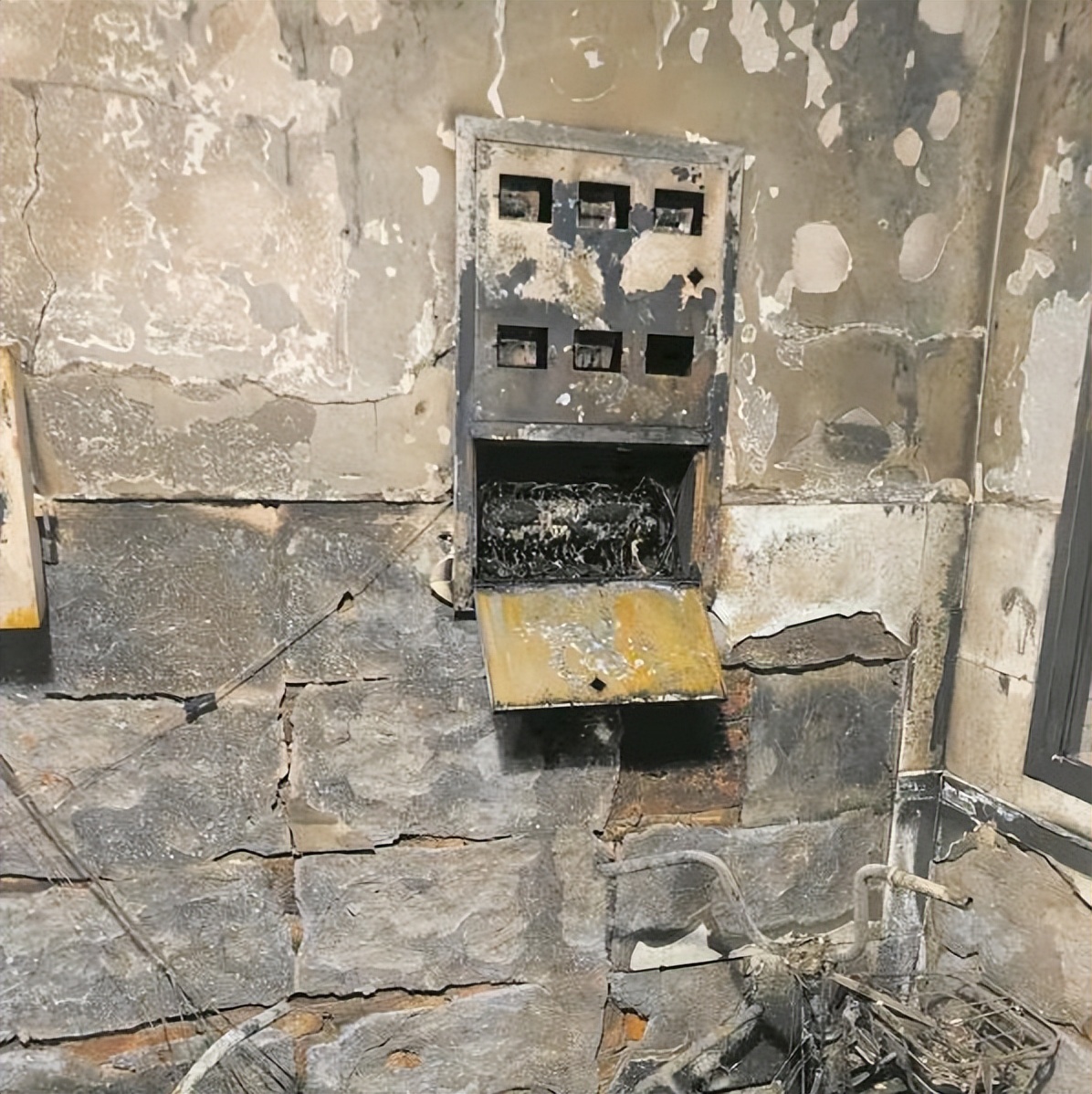 租客电动车着火跟房东有关系么,租客违法充电引发火灾