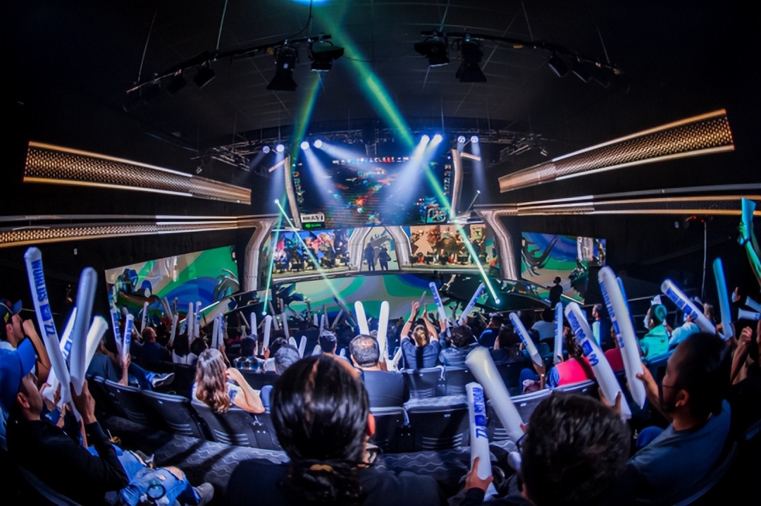 谁都打不过？100T输给“海鲜队”，S12小组赛首日LCS全军覆没