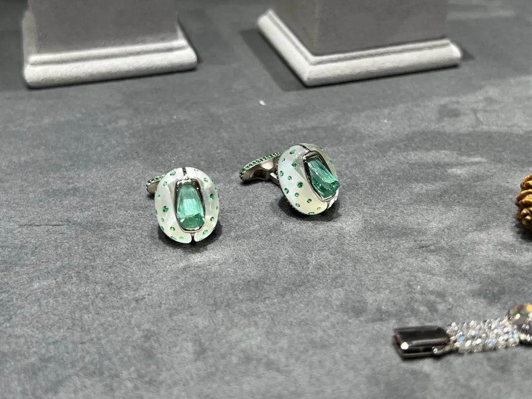 时隔3年又来日内瓦珠宝展大寻宝，竟然还见到了JAR真身！