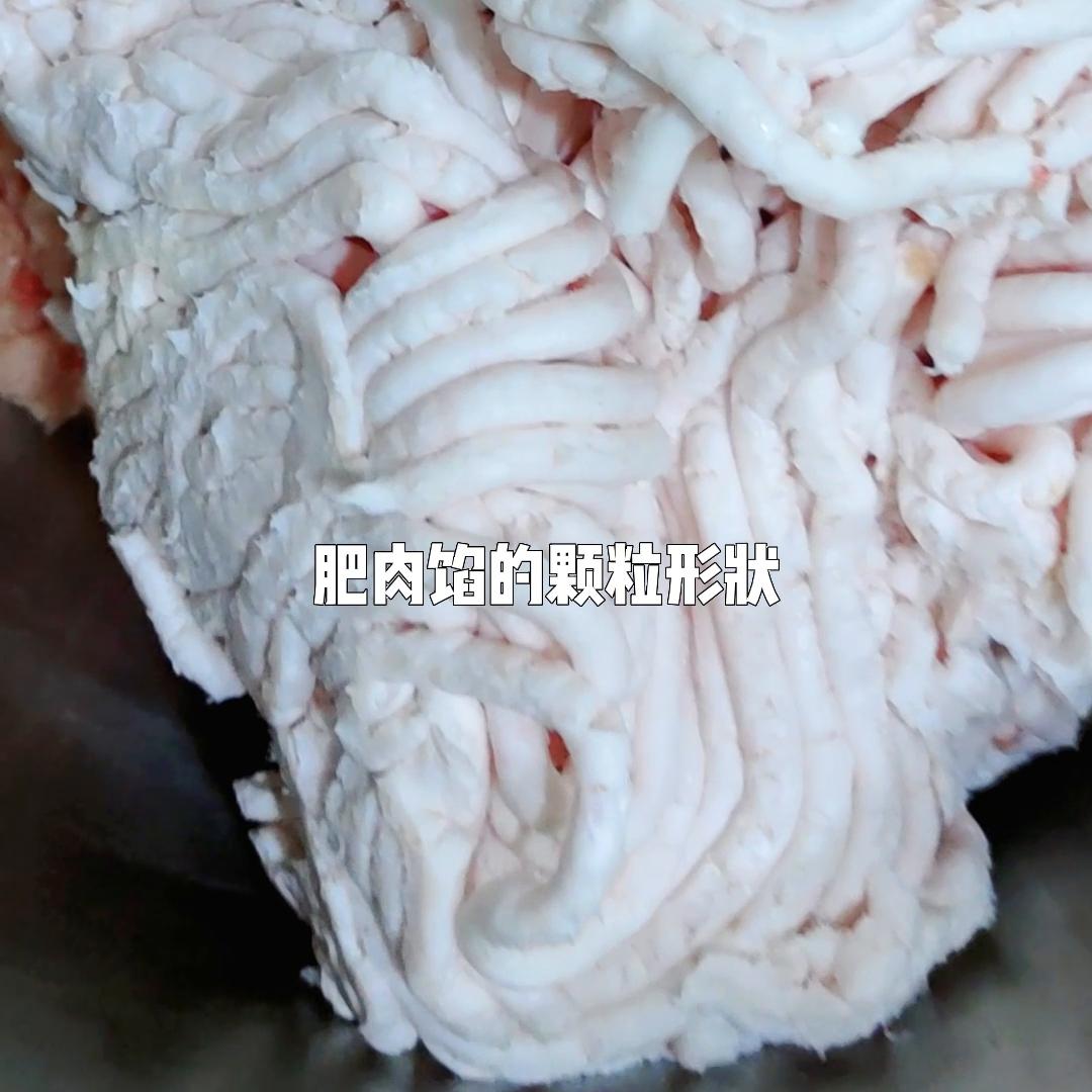 赵健调酱肉馅,赵健酸菜水饺馅调制