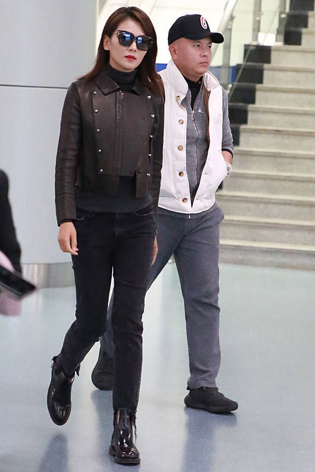 刘烨刘涛全家福,妈妈生日刘涛罕见晒母女合影