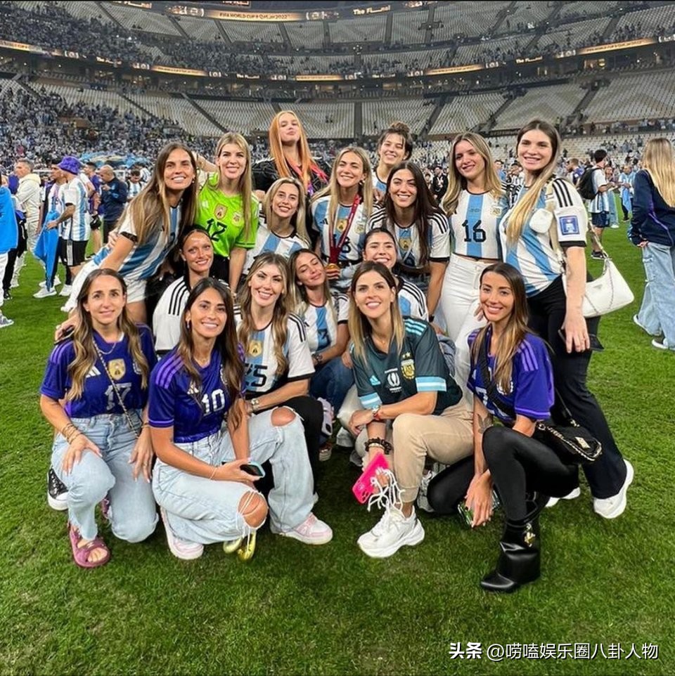 梅西和老婆红毯合影,梅西老婆拿包