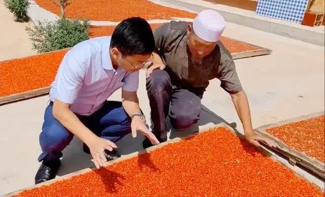 19年,宁夏小伙成非洲首位“双酋长”,网友:听说你能娶10个老婆