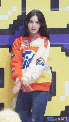 姑娘这么可爱竟然当保安，大叔都忍不住多看两眼，太屈才了: