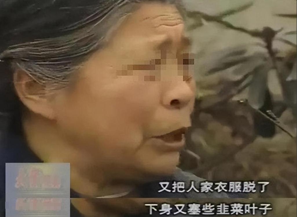 赤裸女子惨死菜地，*体下**被塞满杂草，警方靠一个米糠袋锁定真凶