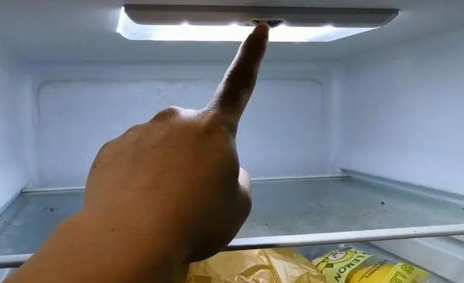 如何防止冰箱结冰结霜的方法,冰箱结冰结霜怎么办教你一招