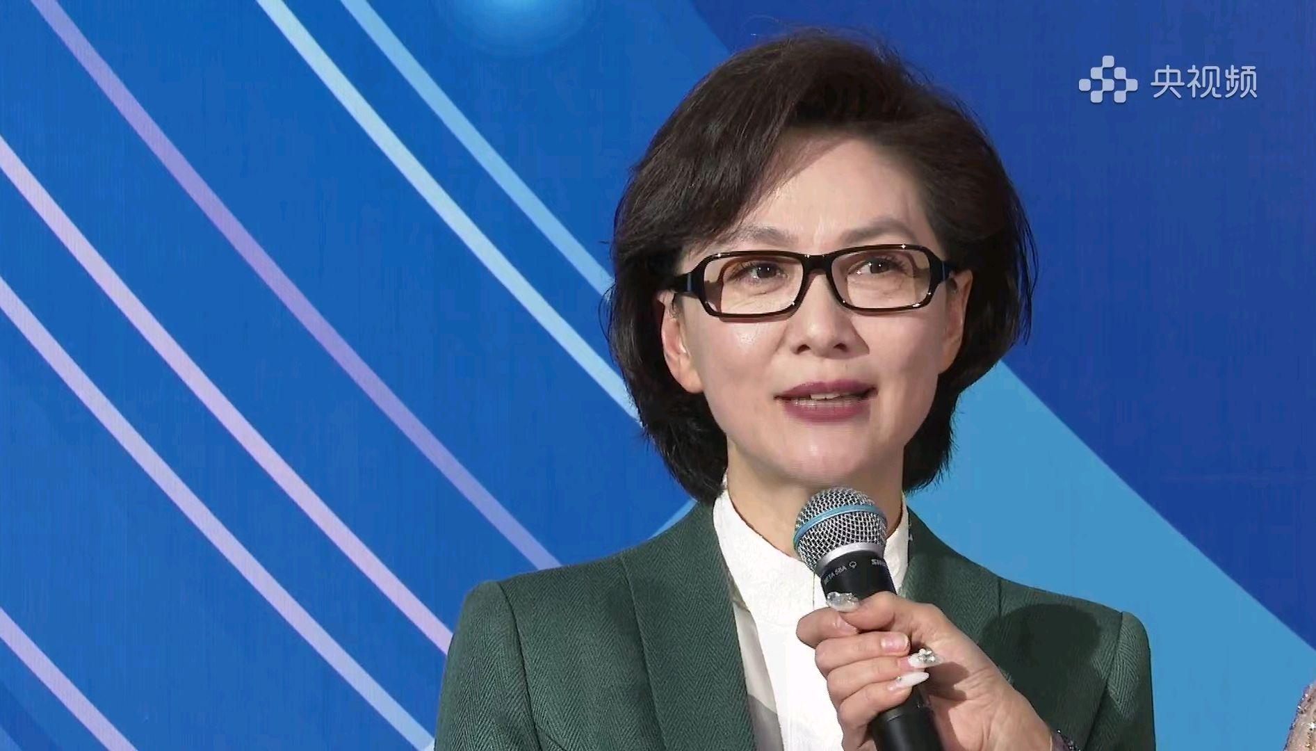 海霞中央广播电视总台央视主持人,央视新闻联播主播海霞个人简历