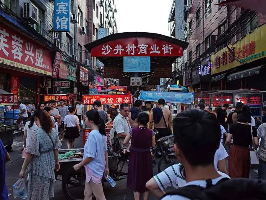 在沙井村的日子，我们的话题永远围绕足球和女人