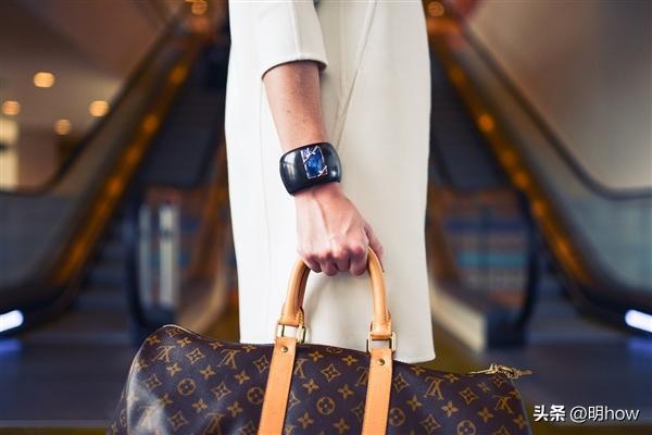 男子花128买lv包买到假货,男子花128元买包怀疑是假lv热点