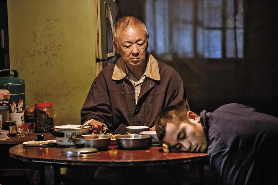 恋人妻、追青霞、混黑道、建豪宅，“武侠片之父”的江湖往事……