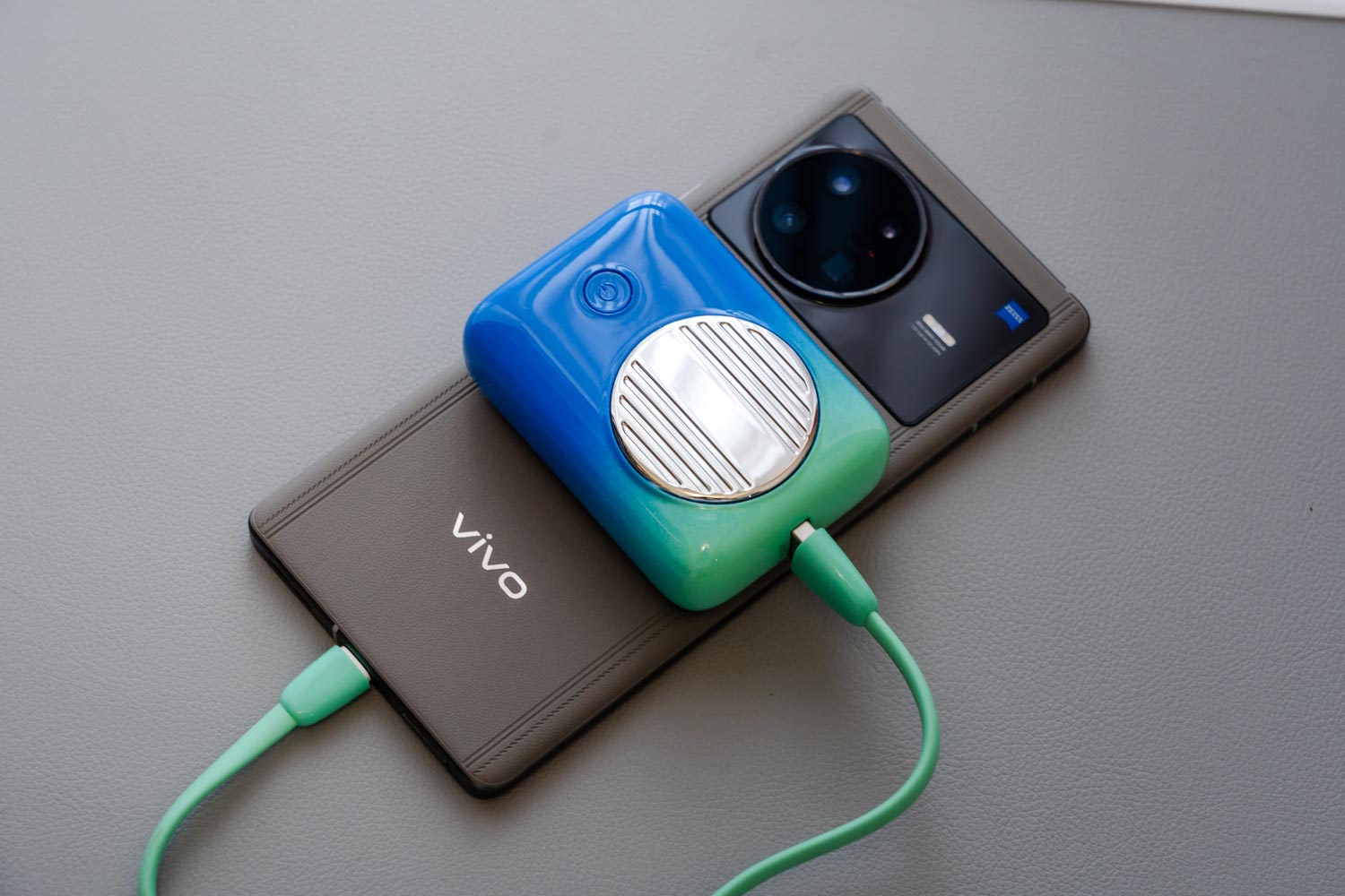 q10充电宝,迷你q10快充充电宝