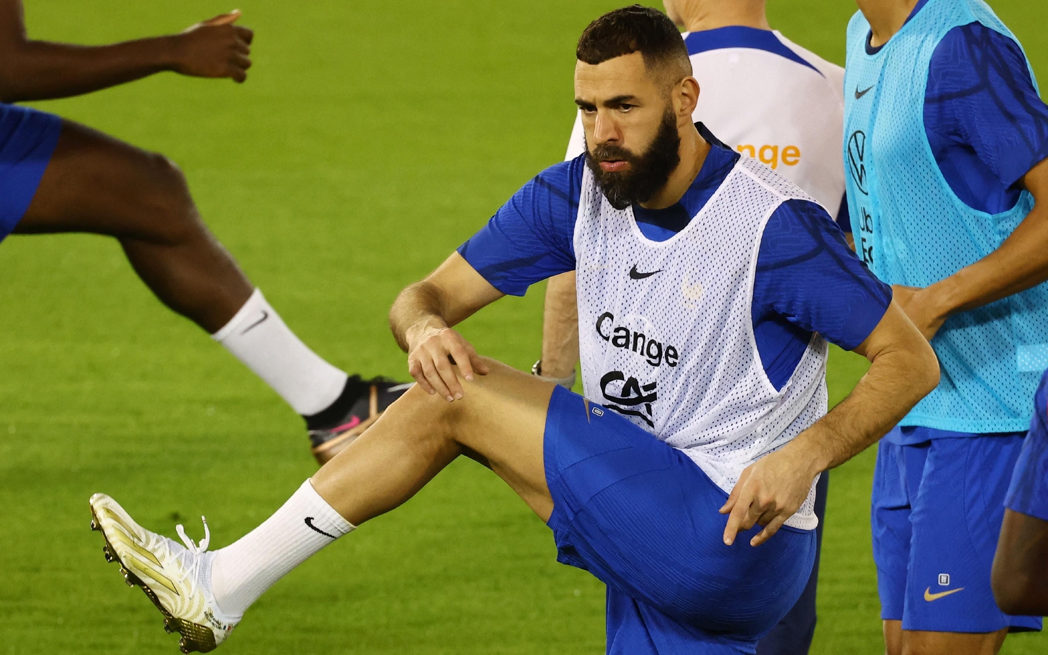 本泽马因伤缺席,本泽马欧冠受伤