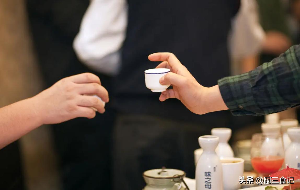 酒桌敬酒话术职场,职场酒局敬酒词