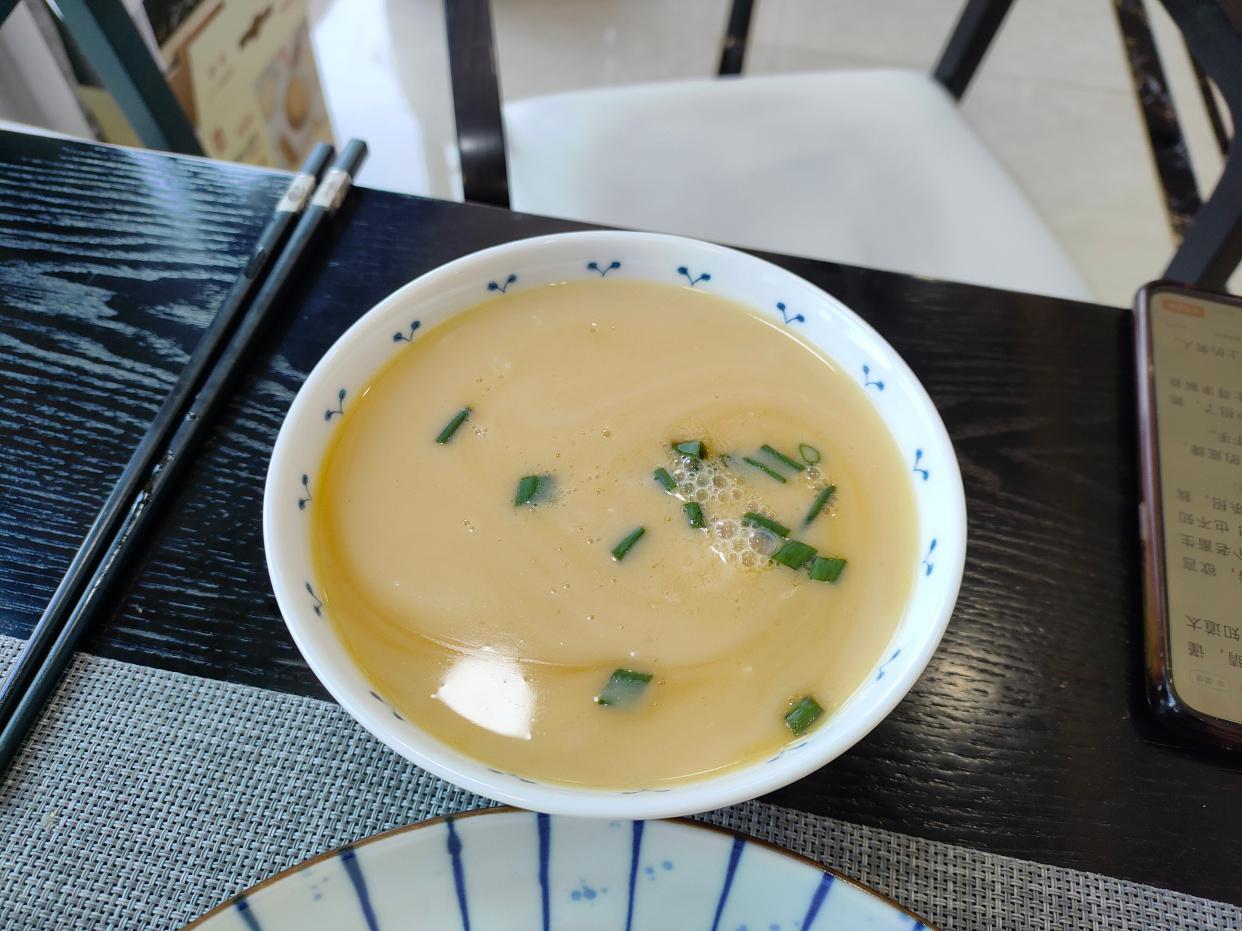 老两口晒出早餐，低调“奢华”又养生，网友感叹：退休金多少