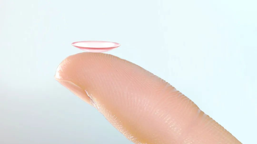 医生戴隐形眼镜,医生戴的眼镜是什么眼镜