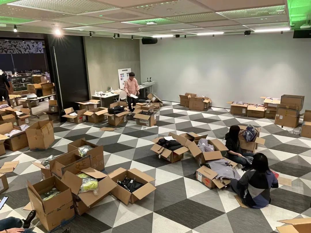 抗击疫情伊利集团在行动,新冠疫情阿迪达斯