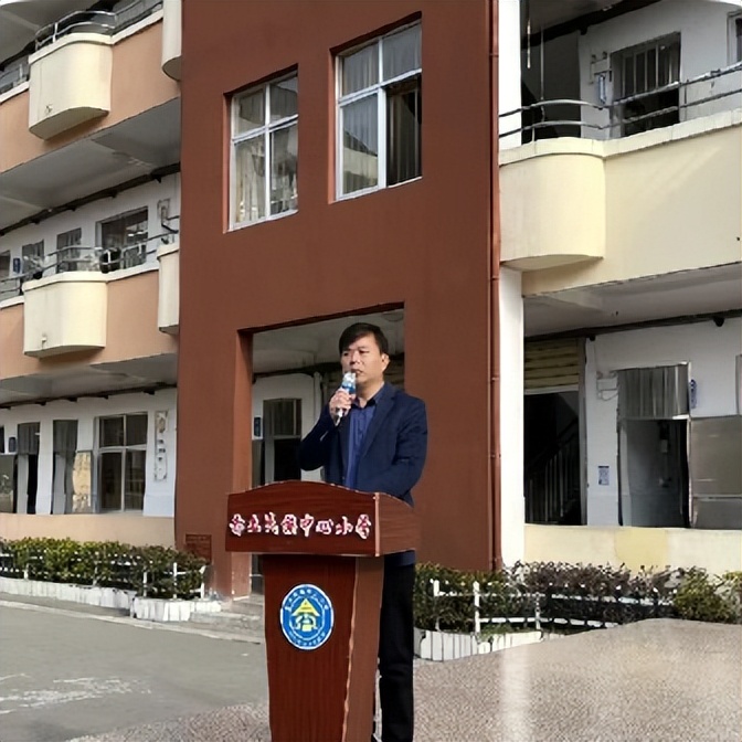 南康赤土民族小学,南康区赤土民族中心小学六年级