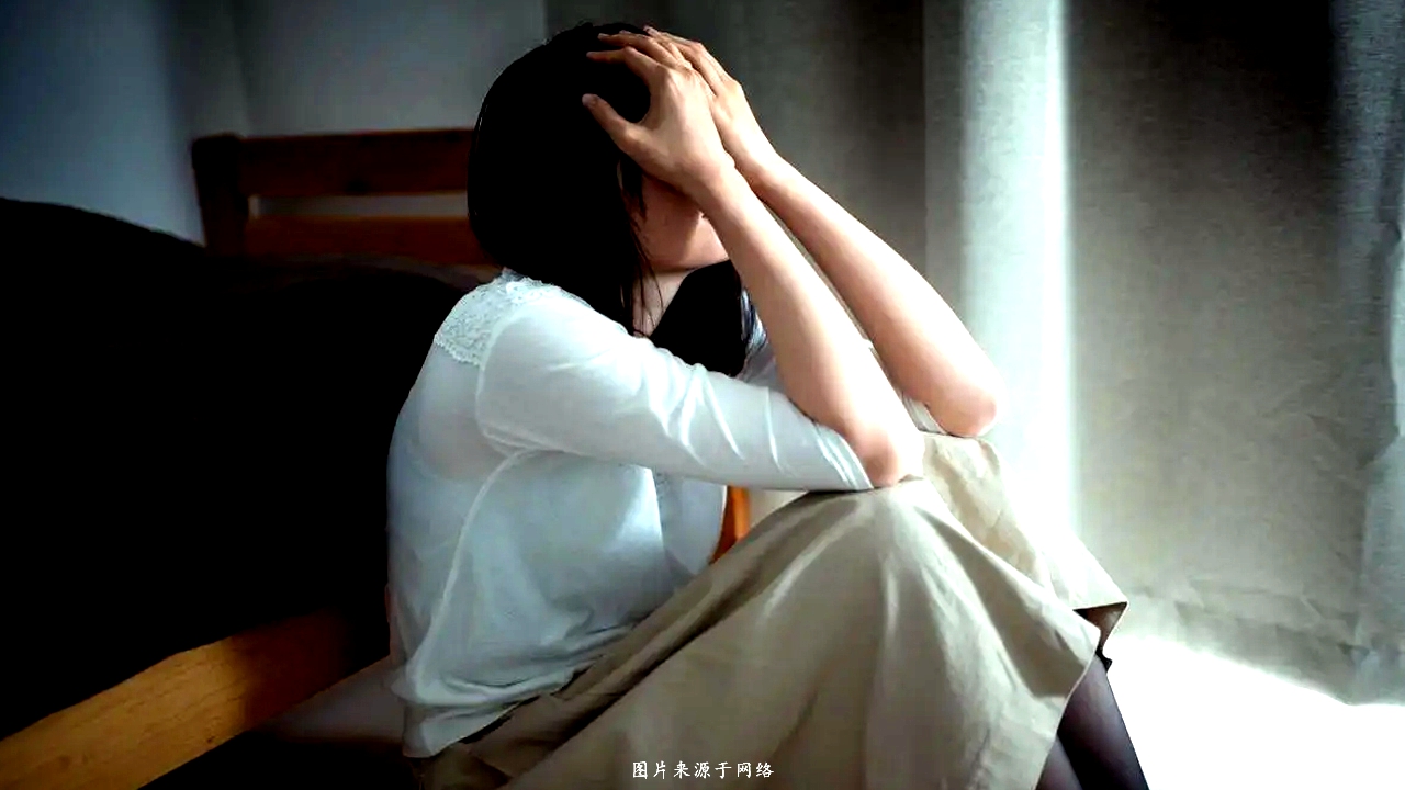 0110：这个老狐狸书柜后面，果然发现一个暗门，里面藏着秘密