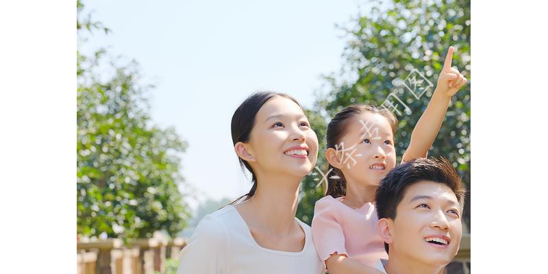 4岁女孩肚子疼被爸爸抱进急救室,12岁女孩肚子疼妈妈带去医院检查