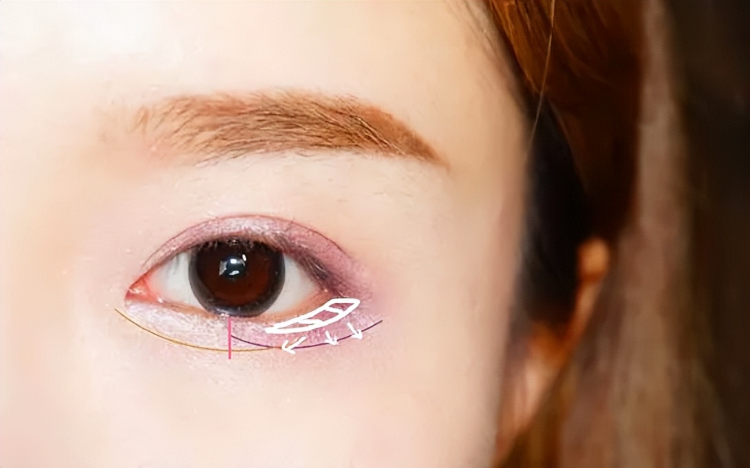 先画眼线还是先画眼影的教程,单眼皮如何画眼影妆初学者教程