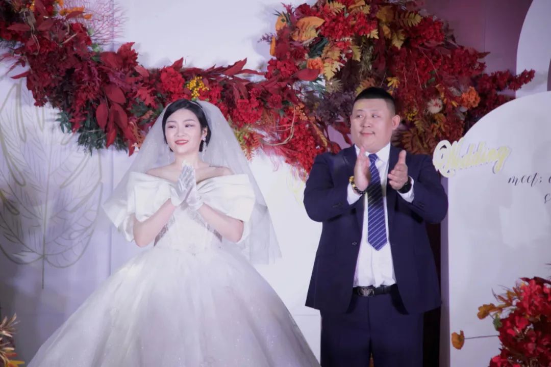 高管辞职与妻子环游中国,土豪丈夫破产