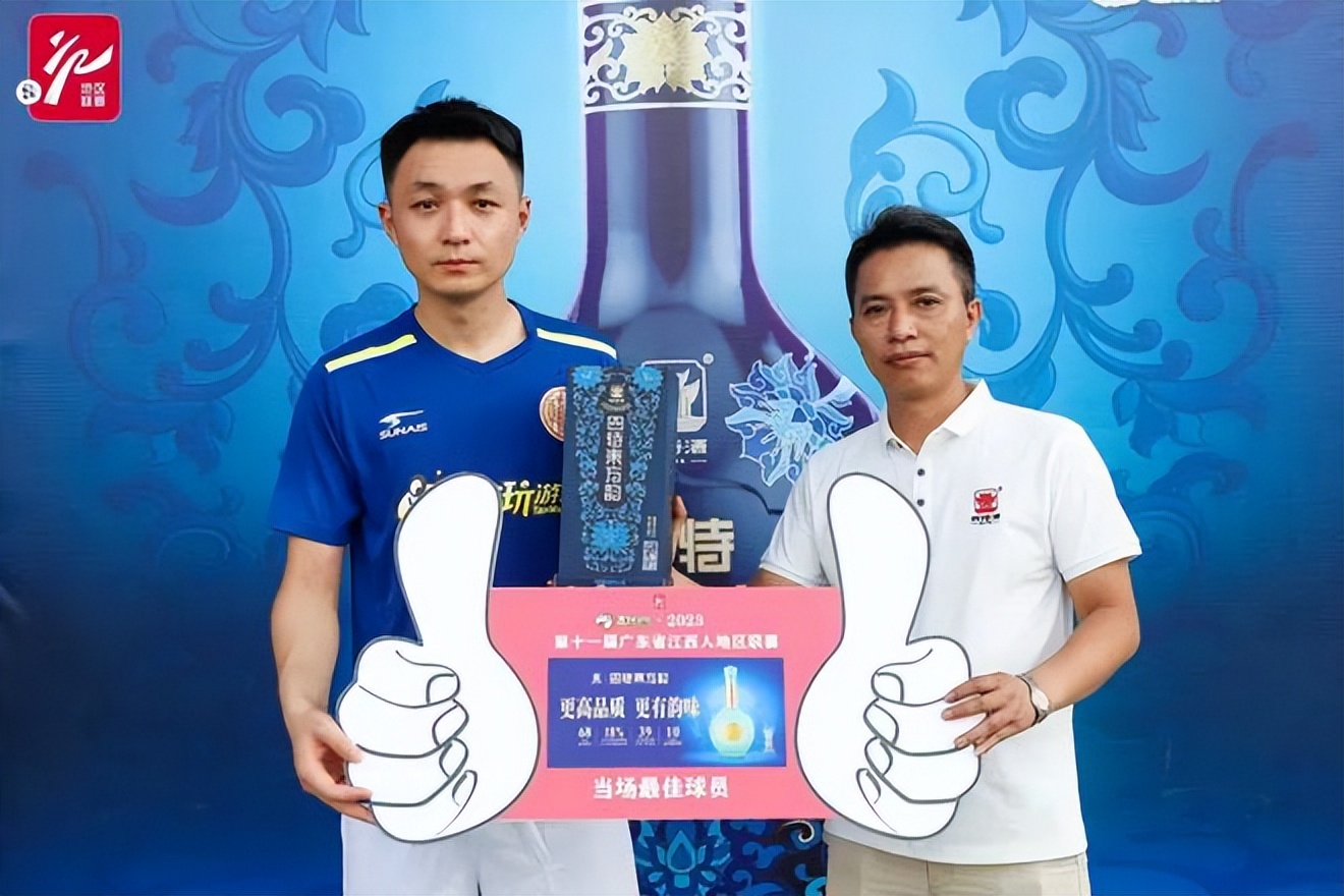 追奔露宿青海月，夺城夜蹋黄河冰。铁衣度碛雨飒飒，战鼓上陇雷凭